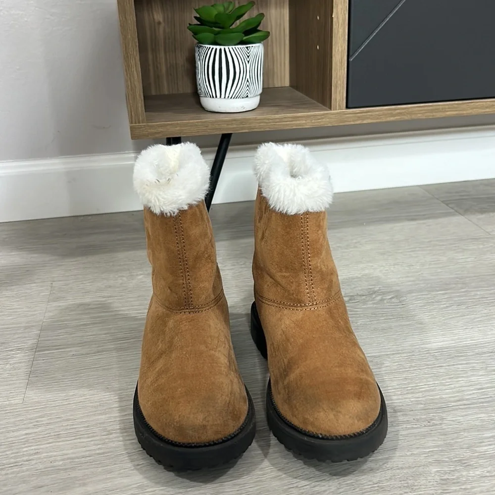 Old navy • girls faux suede faux fur lined boots